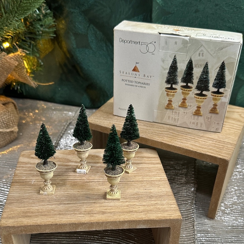 Department 56‎ Seasons Bay Potted Topiaries Green and Tan